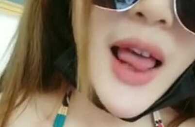 帶墨鏡的網紅賣片女神穿的花里花哨小妹妹很粉滴了風油精再用茄子樂