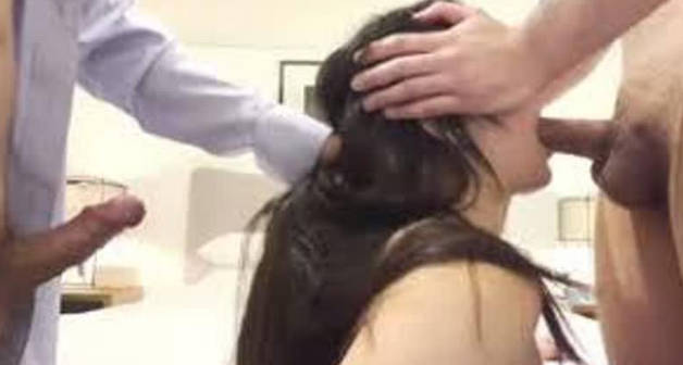 青春美眉3P被兩根大雞吧無套輸出前後夾擊三洞全開最後射了一肚皮_2