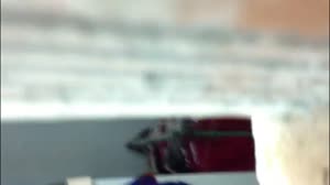 最近發現個寶地趴牆頭可以偷窺打工妹洗澡，妹子還不錯奶子夠大下面毛毛性感