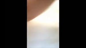 很漂亮的年輕嫩妹自己玩很大的假雞巴自慰不能再淫蕩