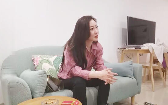 高顏值大長腿襯衣外圍妹子先聊聊天增進感情再開始干側入後入抽插