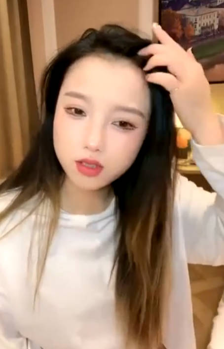極品尤物新人美女！豐乳肥臀肉感！酒店炮友激情操逼，抓起屌展示口活，騎乘位猛操多毛騷逼