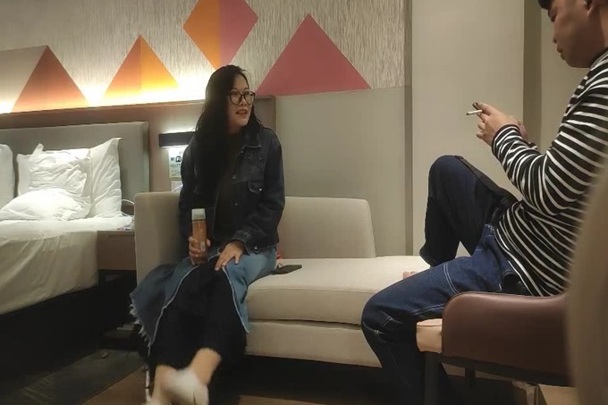 今夜知性美人妻 風情萬種 嫵媚淫蕩 超清4K設備偷拍 浪叫不止真是男人榨汁機