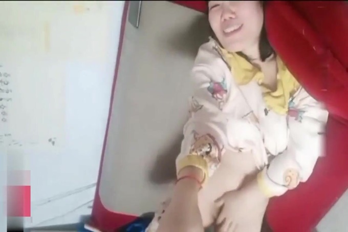 為了滿足好奇心泛濫的炮友 熟女獻上了口小穴和菊花
