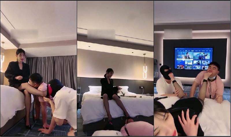 【黑絲長腿御姐調教2個男奴】皮鞭抽臉辱罵，要求男狗爬過來舔腳
