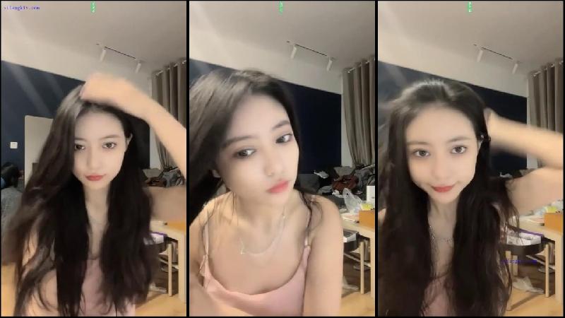 天啦嚕這麼漂亮的才女下海女神聲音甜美唱歌很好聽一雙美腿搭配黑絲一對巨美乳天然白虎粉逼瑜伽褲迷倒萬千