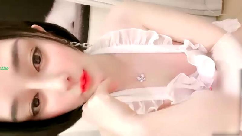 尚∩聿呢S乳肥臀嘟嘟嘴短髮網紅妹 開檔黑絲露大屁股 假屌道具雙洞齊插 掰穴特寫粉嫩小穴非常誘人