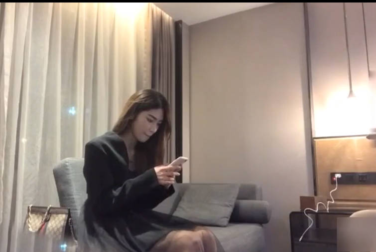 紅內褲戰神再度回歸，約操3500高端外圍女神，美乳苗條沙發調情，花式啪啪完美展示