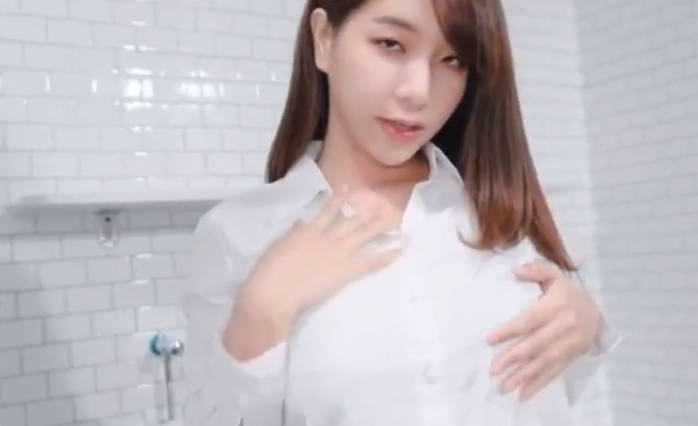 《人氣網紅私拍》露臉才是王道！萬人追隨業內第一女優Onlyfans著名大波女神吳夢夢劇情作品-廁所痴女勾引男同事