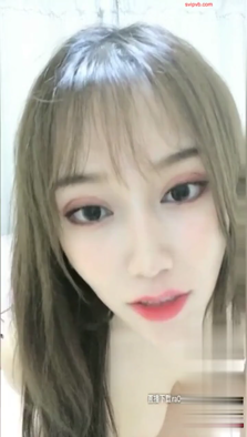 眼大奶也大的正妹小模和色影師啪啪直播，推一炮不夠還自己拿玩具塞～