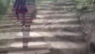 長髮絲襪妹子與男伴的野炮體驗，翹臀、雪乳全都露，激情站立背後式干無套中出