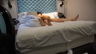 與苗條C奶女友情趣套房打炮倒插深喉後入啪啪
