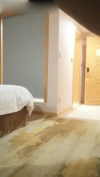上位騎乘一前一後大力猛操非常誘人