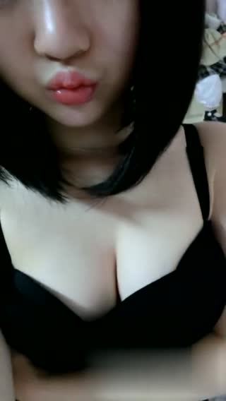 超可愛美乳米妮大萌眼淫蕩自拍~淫聲浪語玩逼逼~