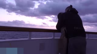 留學生與外國男友遊艇啪~海風吹拂美臀~海上中出爽一波~