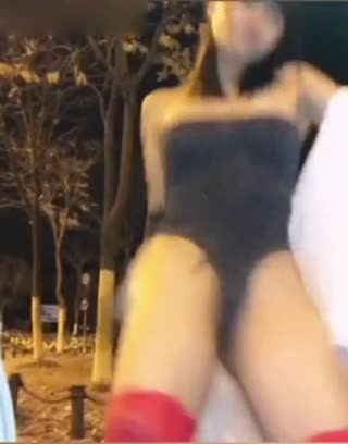 騷氣魅心戶外秀自行車上放道具雞雞抽插車內肛塞震動棒自慰