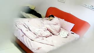 酒店開房偷情這少婦下面毛真多大哥給她舔逼吃了不少毛