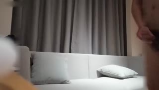 酒店約炮顏值還不錯逼毛濃密性感的大奶妹貌似快要射手機響