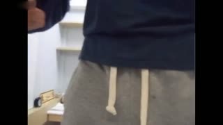 喝點啤酒發情的溫柔小浪女主動脫掉男友褲衩舔遍下身