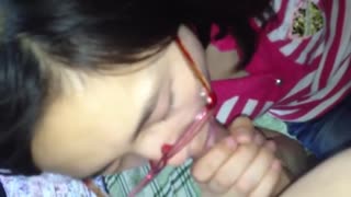 外表斯文的眼鏡小夫妻自拍的激情視頻真是人不可貌相