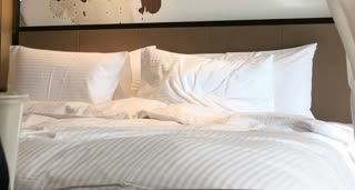 【國產】酒店開房操老婆的閨蜜啪啪玩得正爽媳婦來簡訊查崗了