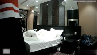 [酒店偷拍] 穿著校服就跑出來約約~這學妹不簡單!!為了打一炮浪跡天涯都沒關係!!那我就賞你一夜4炮!!
