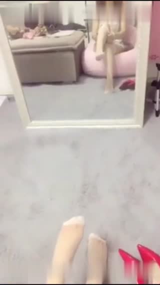 跟嫂子在租屋處無炮抽肏～在鏡子前面自拍太淫蕩就忍不住中出她！