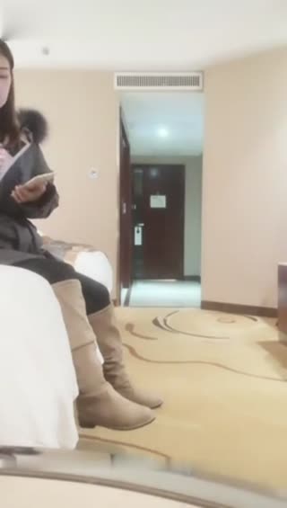 高挑性感長發美女自帶性感黑絲情趣服酒店援交中年男