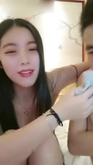 高顏值長發美少婦表演逼逼抽煙 酒店和精瘦炮友激情啪啪上位