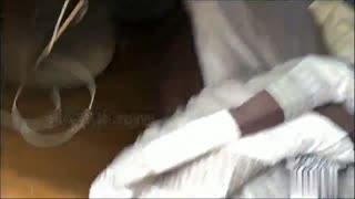 美女空姐淫水要多少有多少~直接在沙發上操起來了!!