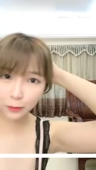 妹子要求舔逼各種姿勢體驗一番，抬腿側入最後內射