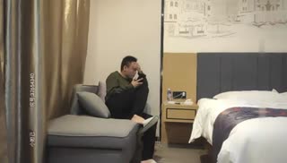 賓探花約了個性感身材包臀裙少婦啪啪，舔奶摸逼翹起屁股後入騎坐猛插