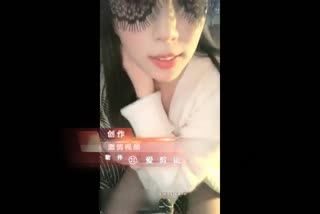 黑絲製服美乳網紅【大叔給我一點酸奶喝】約操牛仔褲粉絲無套啪啪 扛腿猛烈抽插