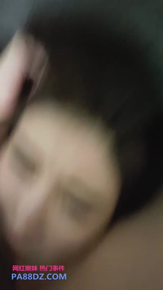 HD-720pの獨家網絡精品：白嫩大奶美女公寓賣力吮吸深喉 被男友狂肏得騷穴紅腫～01