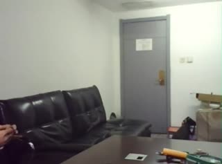 光頭老總辦公室啪啪風騷肥臀會計大姐搞的真激情小床快操塌了