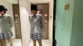 酒店約炮穿著JK裙的可愛小女友 還是一個無毛的粉嫩鮑魚