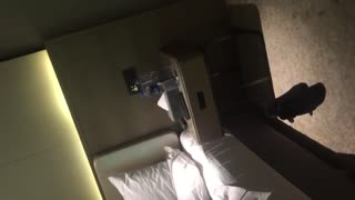 家裡開服裝廠的富二代酒店約炮美女助理