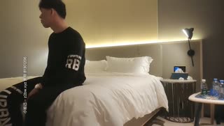 鴨總偵探02-01身材火辣小模