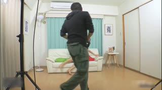 AV精選-性感高顏值美女拍寫真被色影師狂操 叫聲太誘人了 最後射在嘴裡