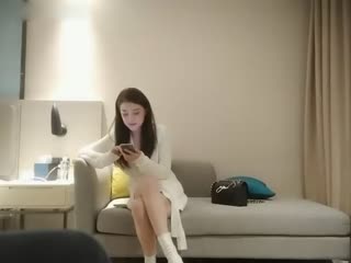 太子探花極品鴨哥代班長相甜美妹子，穿上弔帶情趣裝倒立口交騎乘後入猛操