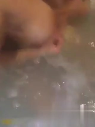 刺青妹摩鐵洗鴛鴦浴~「喜歡嗎？後面可以啪啪啪唷.」