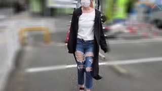 【无修正】ネイリストのギャル・パンツ脱いだら糸引く敏感まんこに中出し
