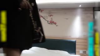 眼鏡胖男探花約了個高顏值短髮苗條妹子啪啪口交上位騎乘自己動後入猛操非常誘人!