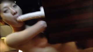 在酒店不做愛就看她自慰表演