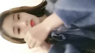 長相甜美妹子約炮雙人啪啪浴室洗澡口交