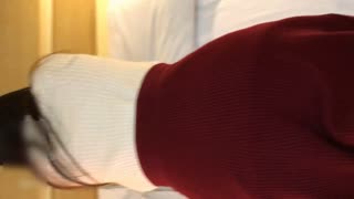 絲襪控變態哥酒店約操清純漂亮的大學美女,黑絲短裙超誘惑,穿著黑絲足交玩弄粉嫩美穴後撕破絲襪狠狠干,國語!