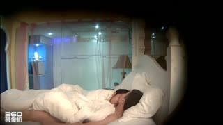 360監控偷拍 猥瑣眼鏡哥和極品身材的女神嘿咻