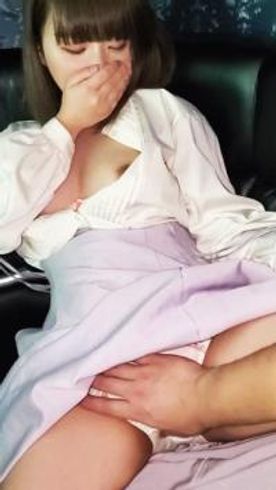 【无】色白巨乳の地◯アイドル。公共の密室で胁◯し、连続中出し。