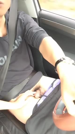 -zipai-騷氣夫妻戶外車震啪啪秀 邊開車邊摸JJ后座上位騎乘抽插 很是誘惑喜歡不要錯過
