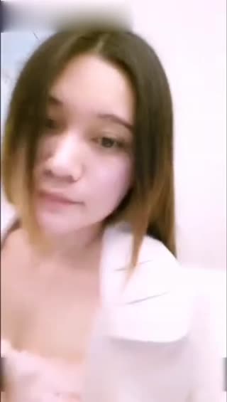 美女不要這樣，戲精網紅劉婷演繹藉口不會用遙控器騙酒店服務員小胖進房間撲倒強搞
